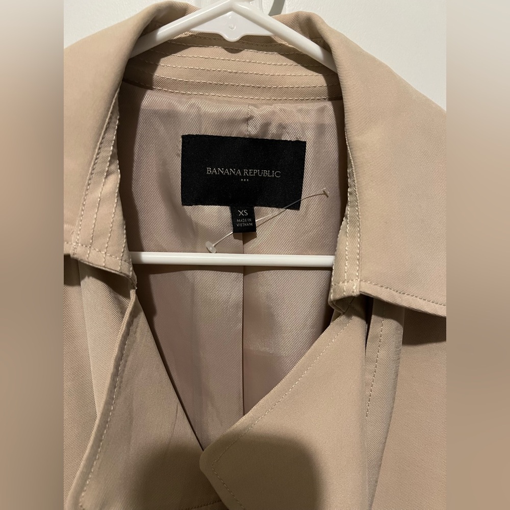 Banana Republic Light Beige Trench Coat - Picture 2 of 3
